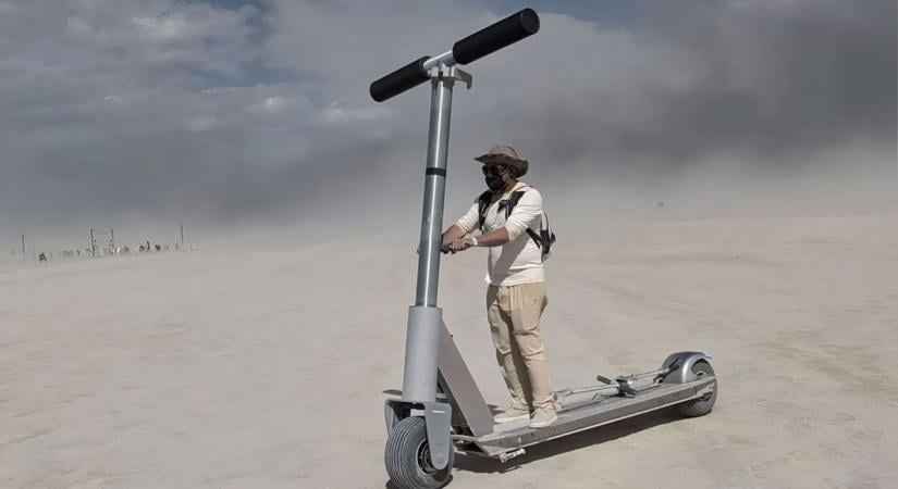 Hét éven át tartott, de elkészült a világ legnagyobb elektromos rollere – videó