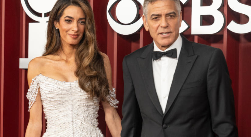 Amal Clooney metálszínű miniruhája minden tekintetet magára vonzott Velencében
