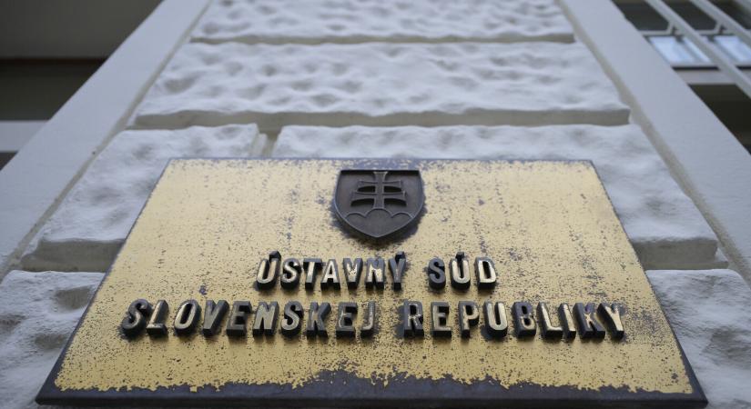 Nő az alkotmánybírósági beadványok száma, kevesebb van egy bíróval