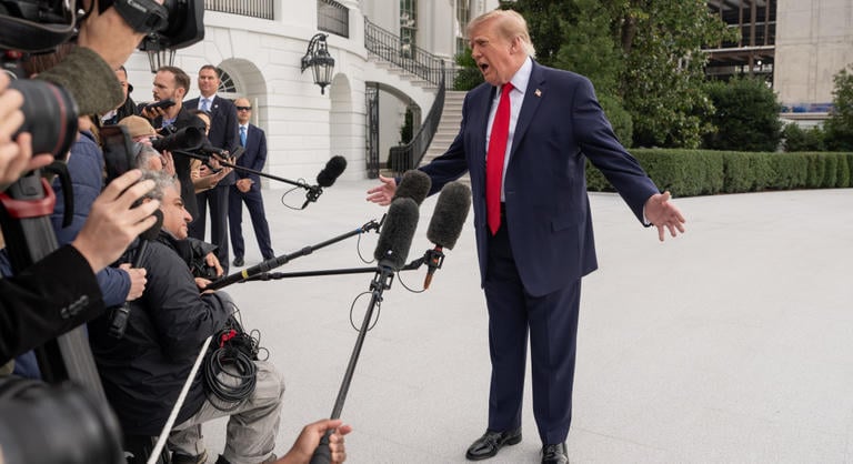 Donald Trump leoltotta az őt kérdező riporternőt: Maradj csendben!