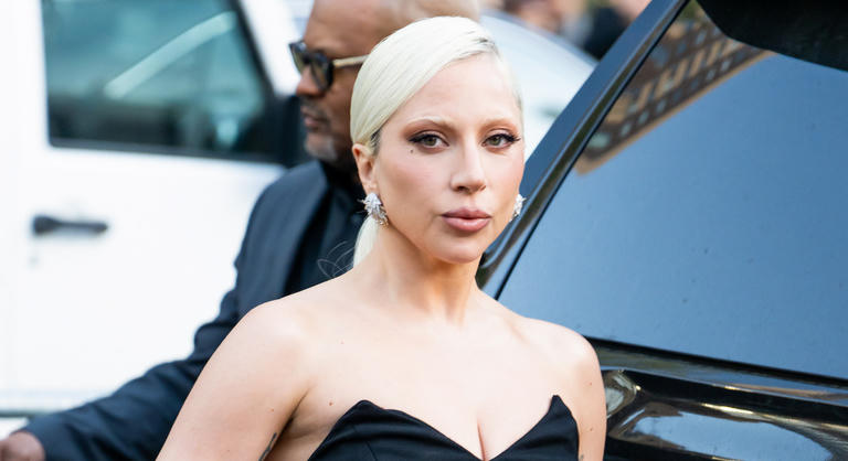 Hónapokig rejtőzködött Lady Gaga, most először látták újszülött gyermekével