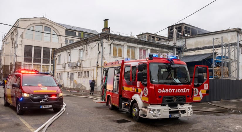 Tartálykocsiból folyt anyag az úttestre az M0-son: kilométeres a dugó a Megyeri híd felé
