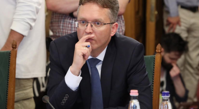 Bilincsben állították elő Hankót, hajnal 3-ig tartott a kihallgatása