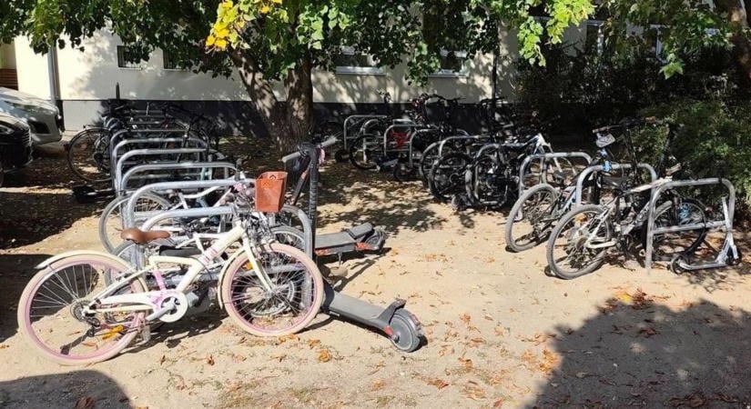 Új kerékpártámaszok segítik a bicikliseket Fehérváron