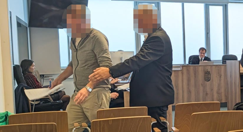 Titkosszolgálati lehallgatási dokumentumokról kezdett beszélni, Varga Mihályt és Fürcht Pált is emlegette, ismét kivezettették a korrupciós óriásper fővádlottját