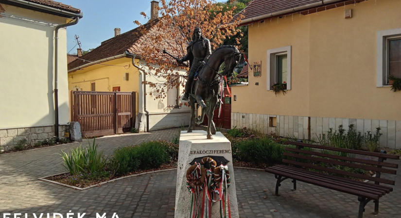 Tokajban a tölgyfa és a Nap csókjából születik a bor