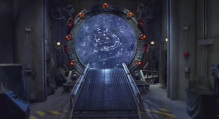 Mégis csak megnyílik a Csillagkapu: Az MCU történetének talán legjobb sorozatának alkotója készít új Stargate-szériát