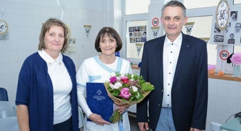 Fél évszázad a betegek szolgálatában: Durit köszöntötték a veszprémi kórházban