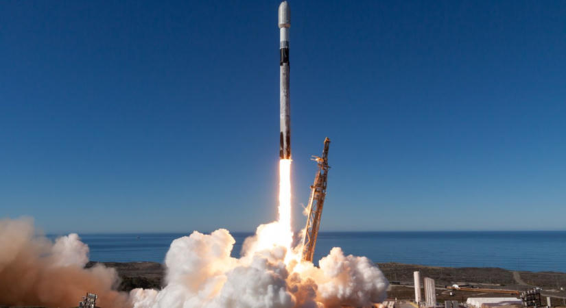 A Holdba csapódott Elon Musk űrcégének elhasznált rakétafokozata