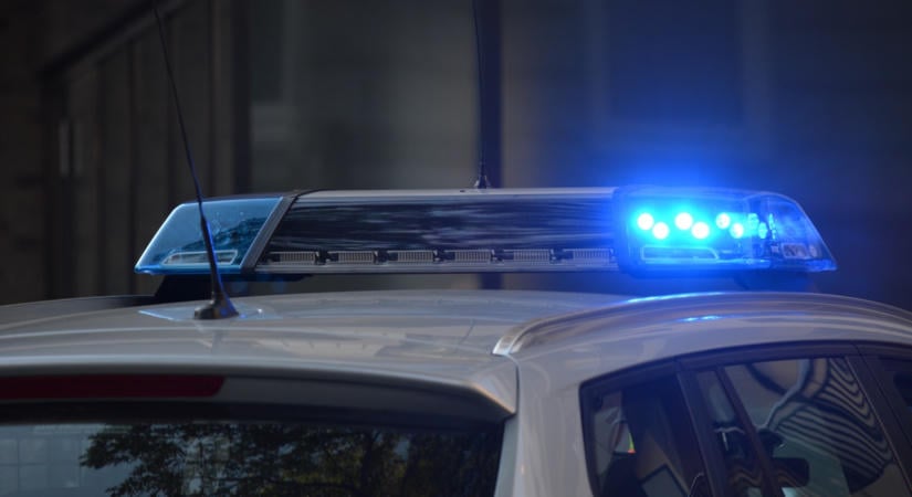 Kigyulladt egy autó a 66-oson Mánfa közelében