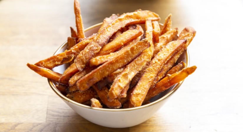Ropogós édesburgonya-hasábok bő olaj nélkül: recept