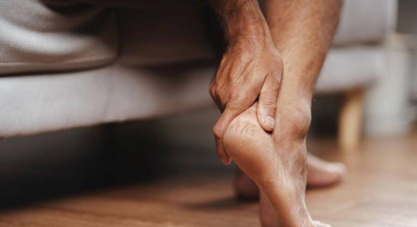 Házi kence a nyár egyik legbosszantóbb kellemetlenségére: így kezeld a kirepedt sarkat