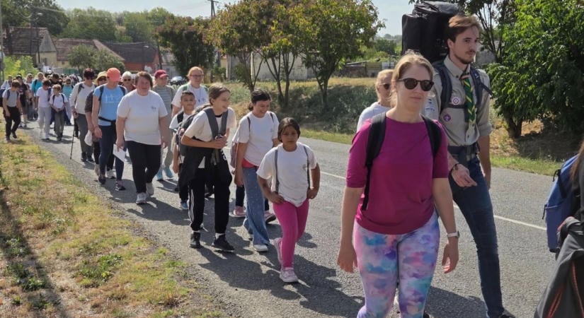 Nem mindennapi esemény: közel ezren zarándokoltak Bátára