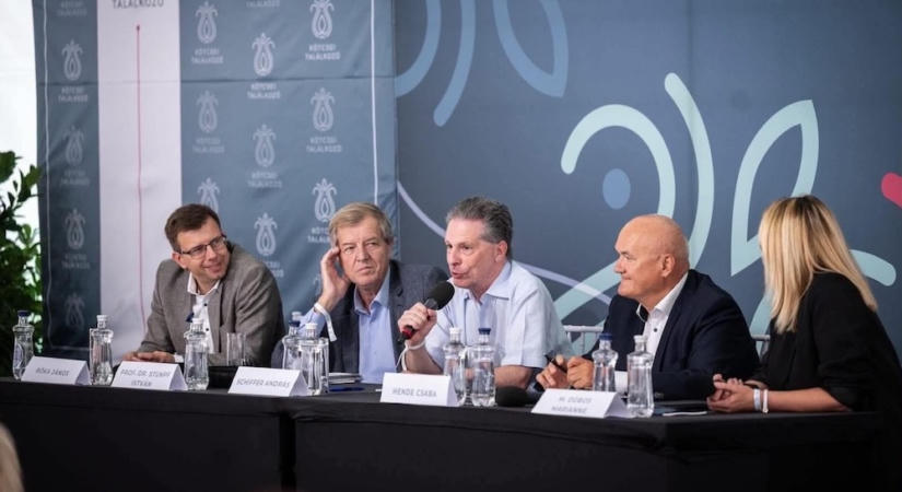Hende Csaba Kötcsén bukkant fel!