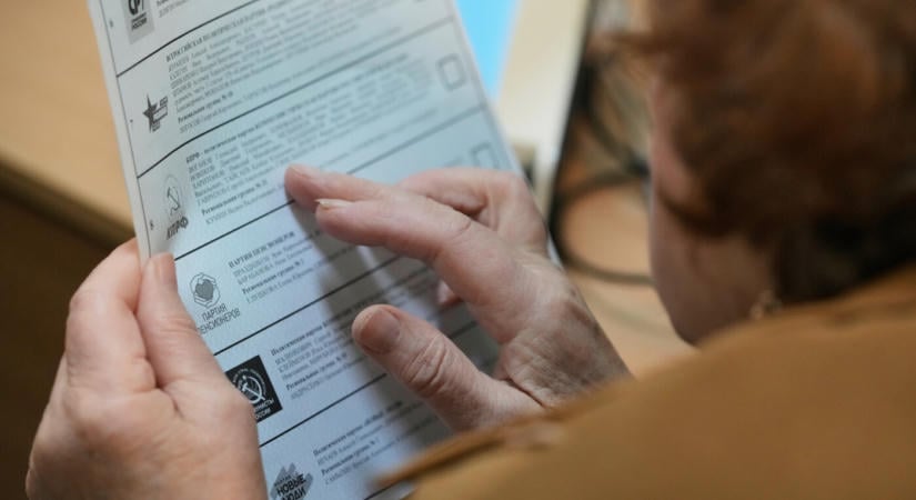 Nagy fölénnyel vezet a kormányzó Egységes Oroszország párt az előzetes választási eredmény szerint