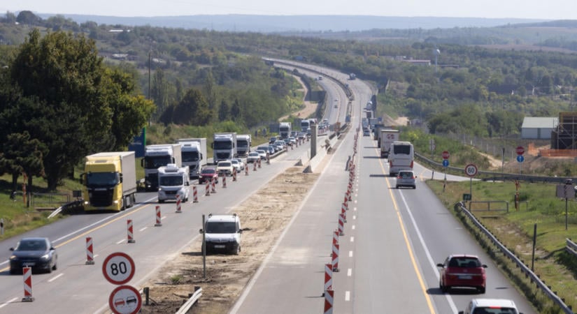 Elárulta Vitézy Dávid, miért van lezárva az M1-es autópálya Budapest és Győr között valójában: nagyot kaszáltak Mészárosék a dühítő koncesszión
