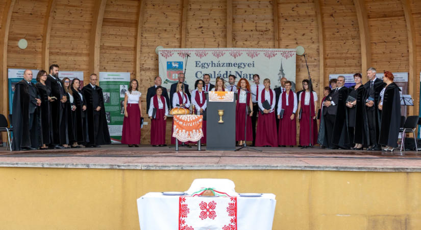 Szeretetben és közösségben – egyházmegyei családi nap Martoson
