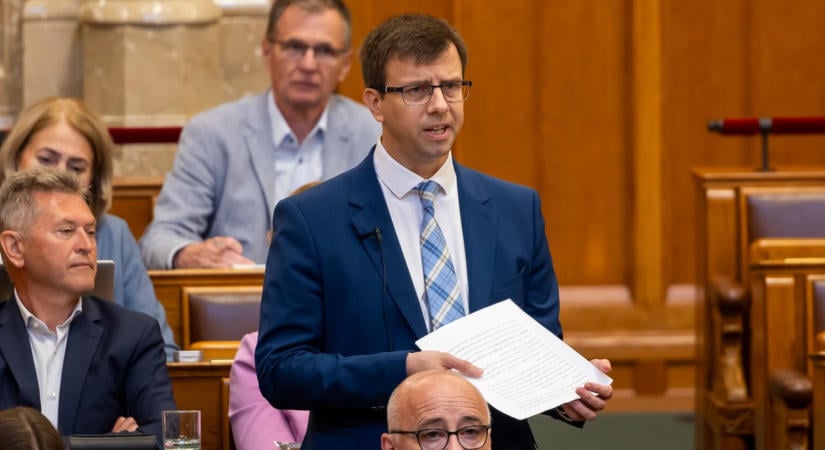 Rendőrök a Parlamentben? Bóka János szerint megérkeztek, Magyar Péter tagad