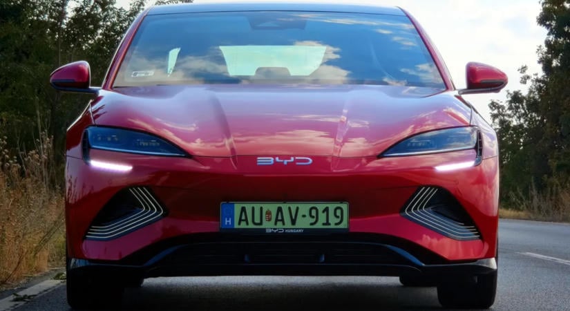 Így módosul az elektromos autók parkolása Budapesten!